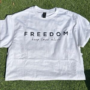 FREEDOM keep love alive T-Shirt  NWT